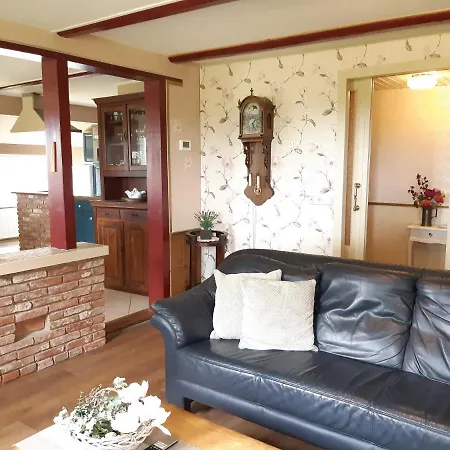 Holiday home Monteurzimmer Vakantiehuis De Groene Serre *