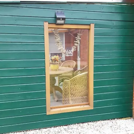 Holiday home Monteurzimmer Vakantiehuis De Groene Serre Bunde (Lower Saxony)
