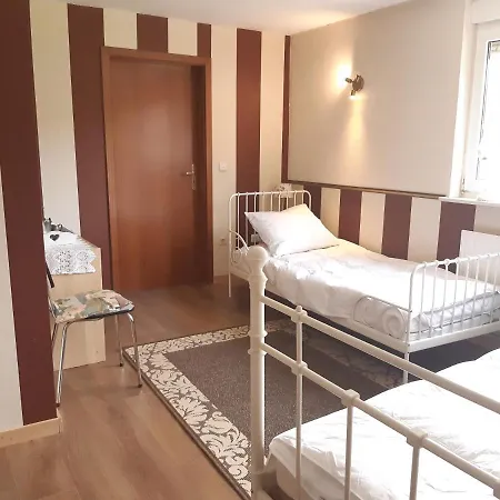 Holiday home Monteurzimmer Vakantiehuis De Groene Serre Bunde (Lower Saxony)